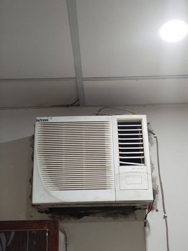 0.75 Window AC Urgently For Sale 0