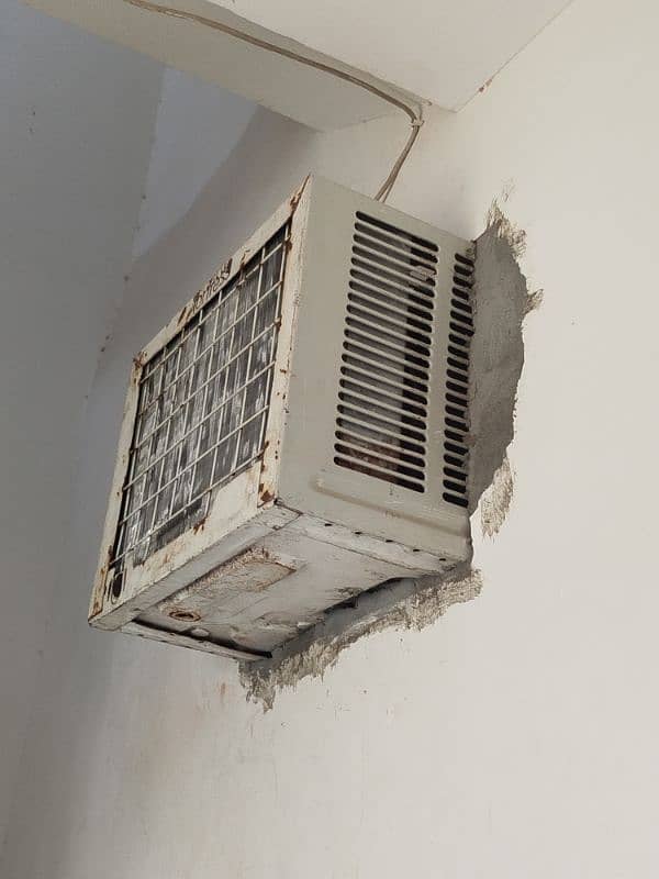 0.75 Window AC Urgently For Sale 1