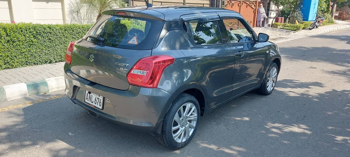 Suzuki Swift 2022 GL CVT 1