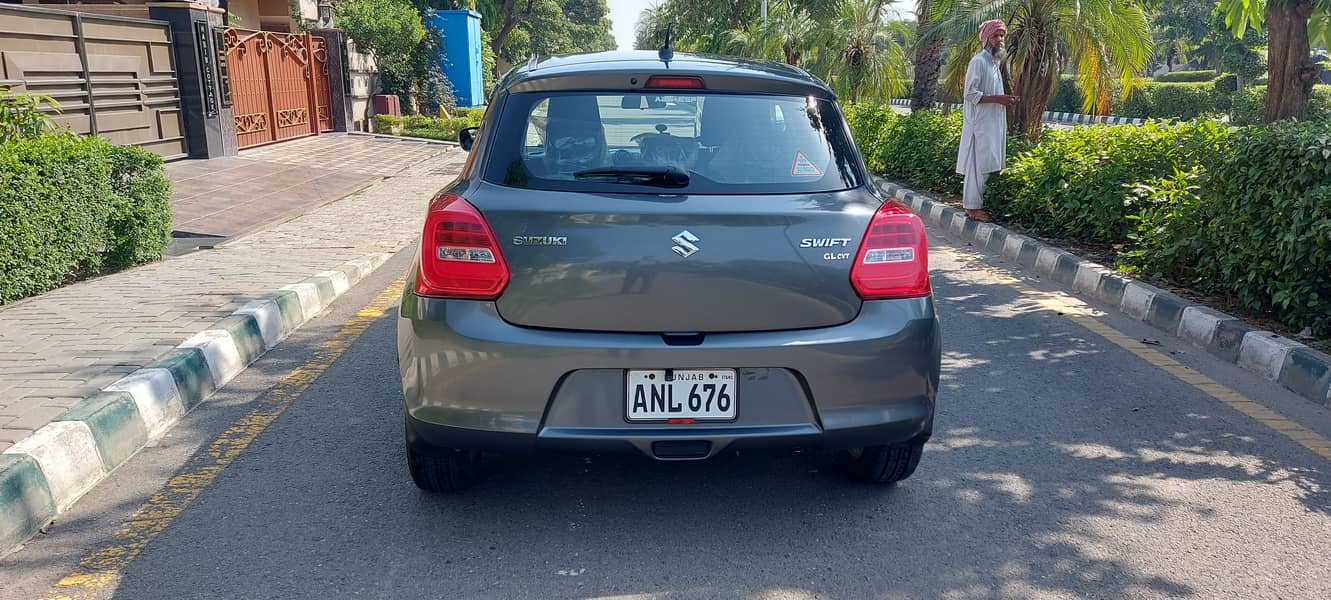 Suzuki Swift 2022 GL CVT 4