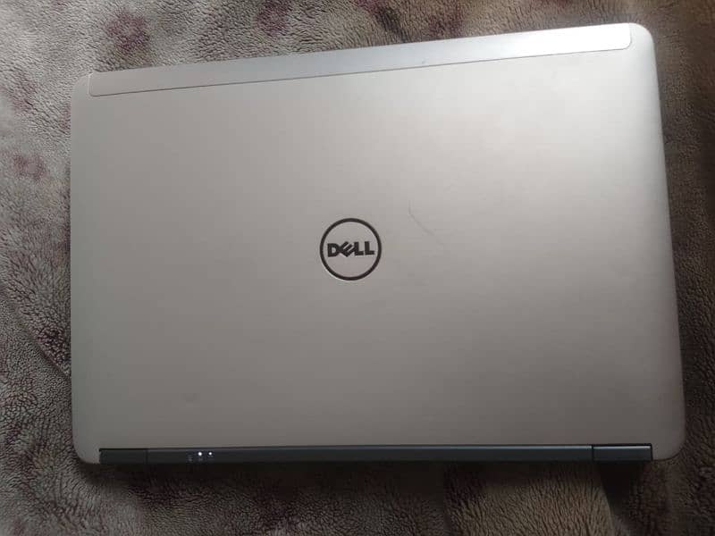 DELL laptop i 5  Generation 4/320 GB 6