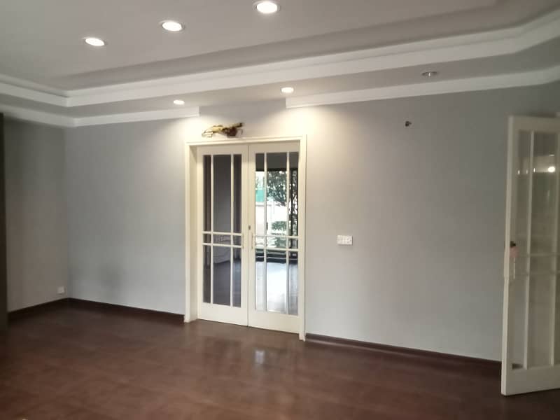 CANTT,COMMERCIAL HOUSE FOR RENT UPPER MALL GULBERG SHADMAN GOR LAHORE 6