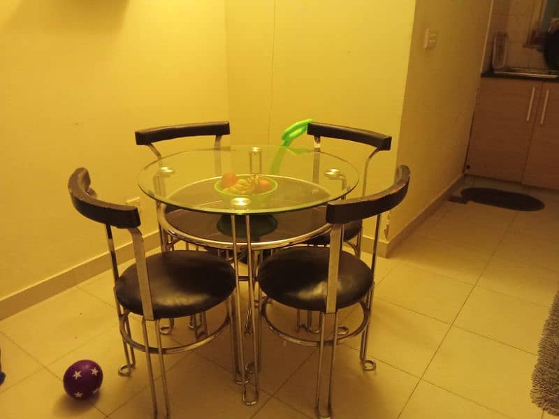 dinning table for sale 10/9 condition 0