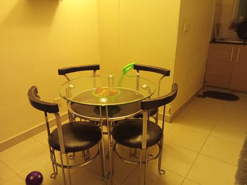 dinning table for sale 10/9 condition 1