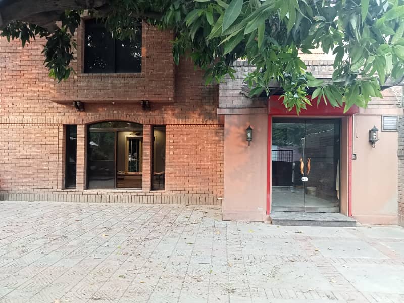 1 KANAL COMMERCIAL USE HOUSE FOR RENT NEAR MAIN BOULEVARD GULBERG LAHORE 0