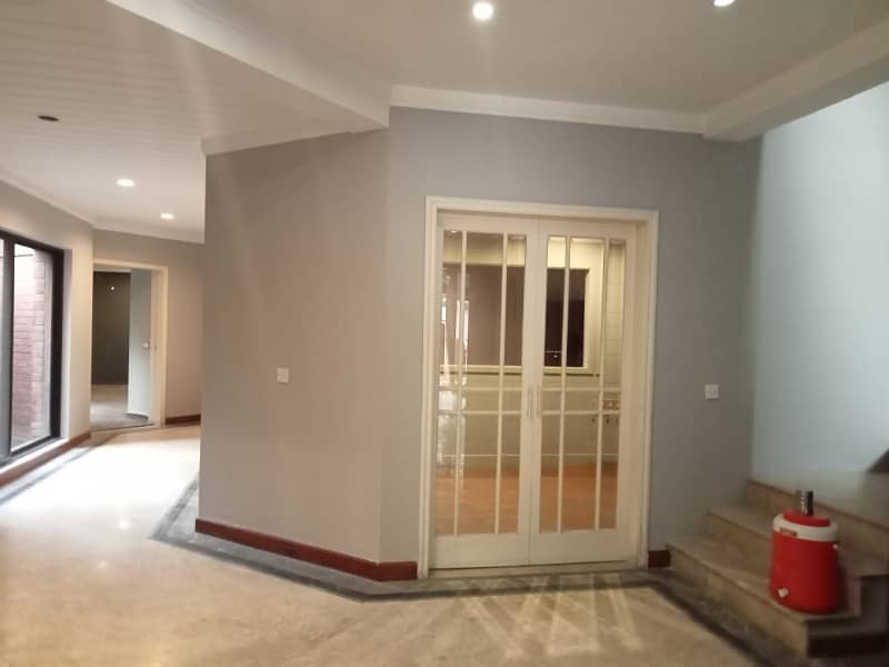 1 KANAL COMMERCIAL USE HOUSE FOR RENT NEAR MAIN BOULEVARD GULBERG LAHORE 4