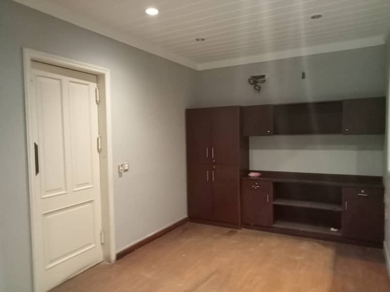 1 KANAL COMMERCIAL USE HOUSE FOR RENT NEAR MAIN BOULEVARD GULBERG LAHORE 11