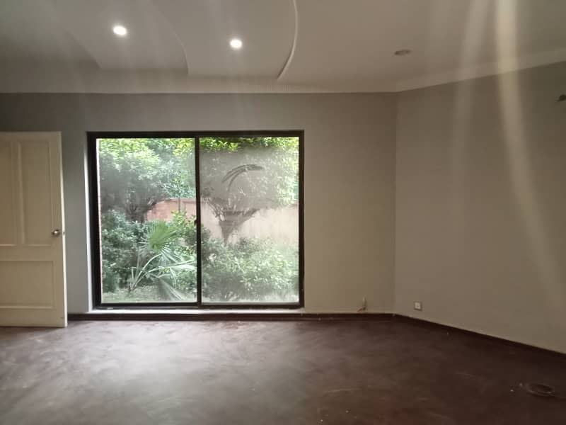 1 KANAL COMMERCIAL USE HOUSE FOR RENT NEAR MAIN BOULEVARD GULBERG LAHORE 16