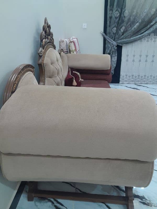 I am selling 3 sweater sofa 1