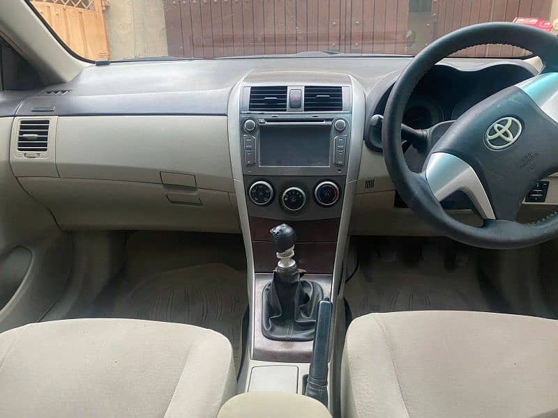 Toyota Corolla Altis 2013 4