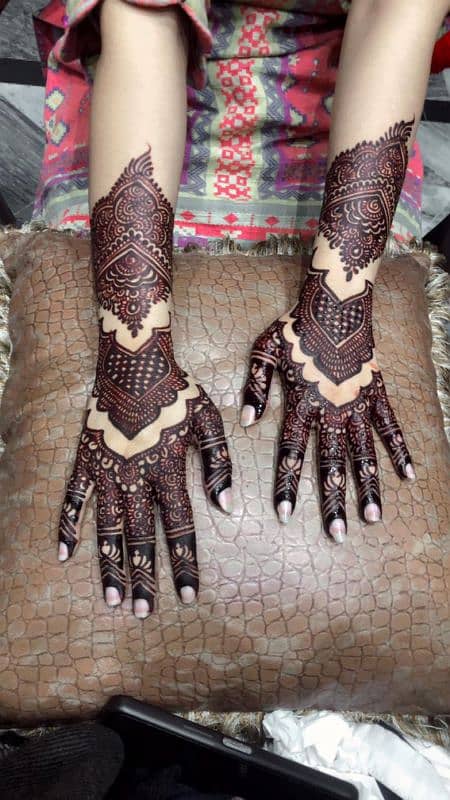 mehandi Artis 2