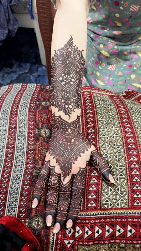 mehandi Artis 3