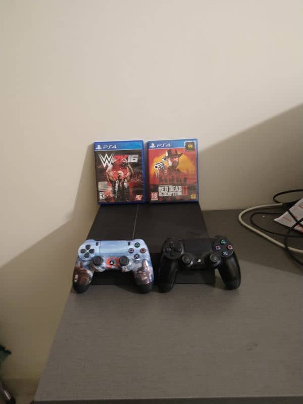 play station 4 fat for sale with 2 controllers 1