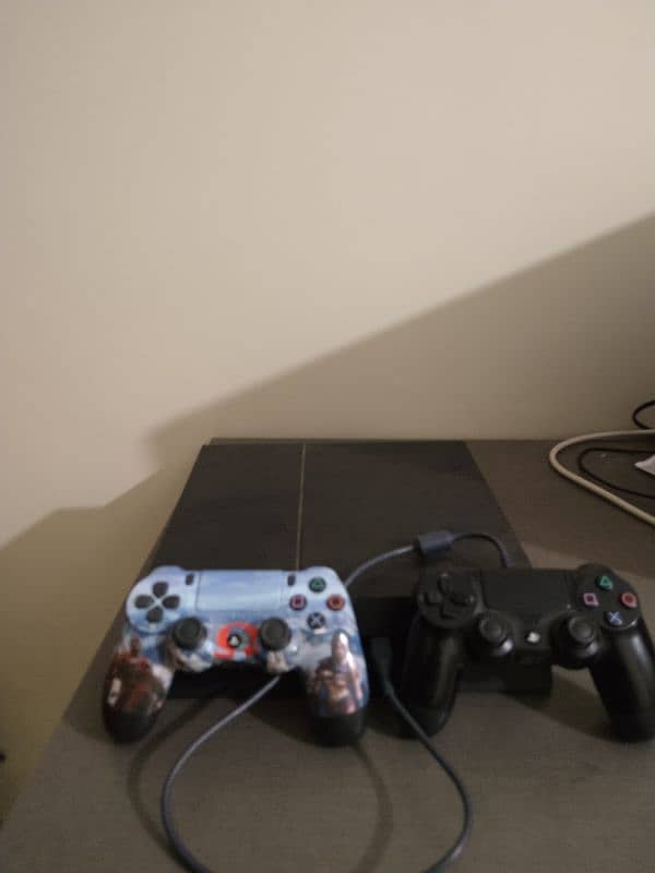 play station 4 fat for sale with 2 controllers 5