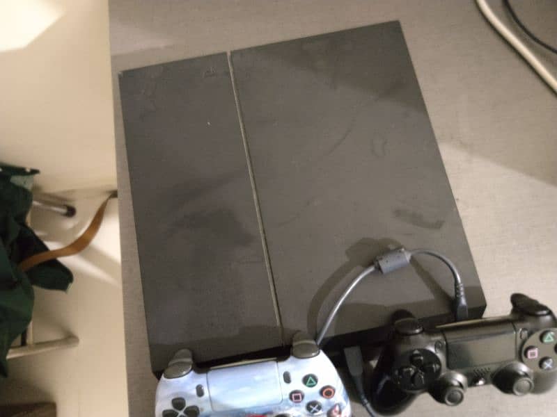 play station 4 fat for sale with 2 controllers 6