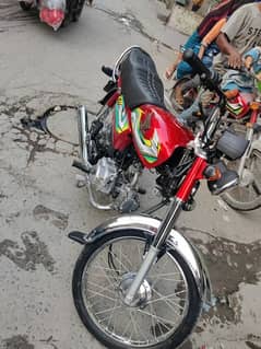 Honda Bike 15 model tayar karwai ha her cheez bilkul new ha