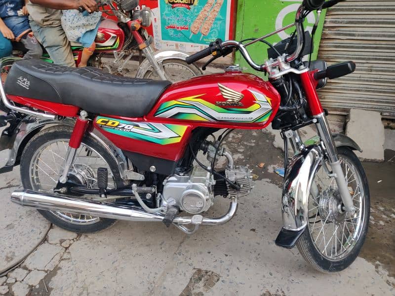 Honda Bike 15 model tayar karwai ha her cheez bilkul new ha 1