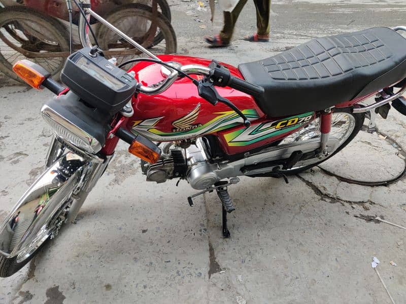 Honda Bike 15 model tayar karwai ha her cheez bilkul new ha 2