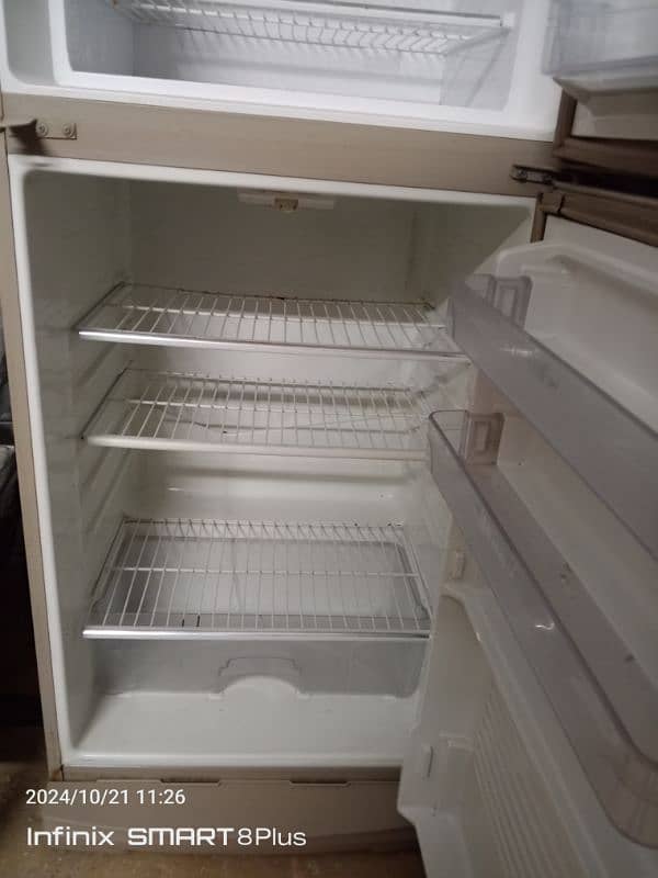 Dawlance Medium Size fridge 0