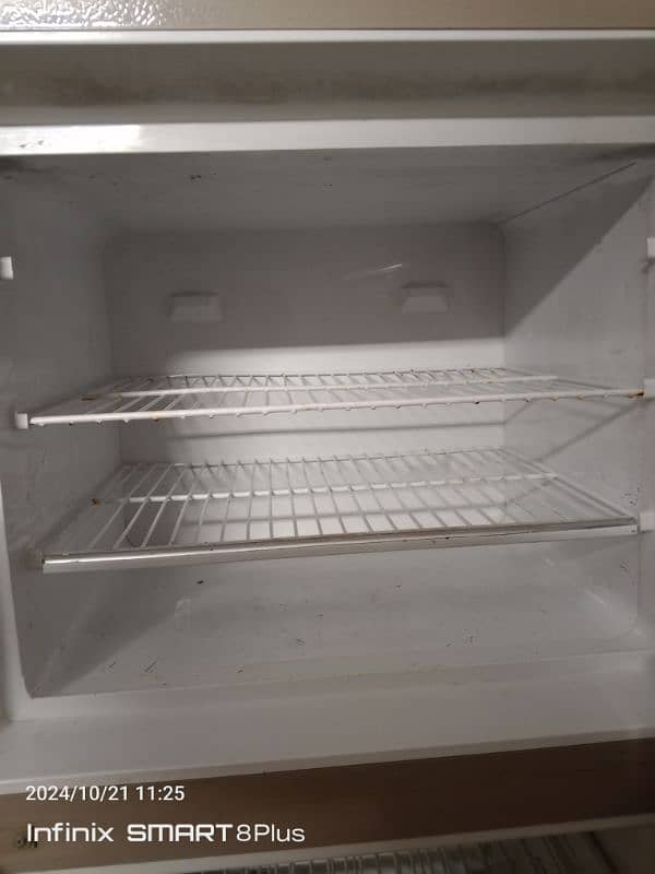 Dawlance Medium Size fridge 3