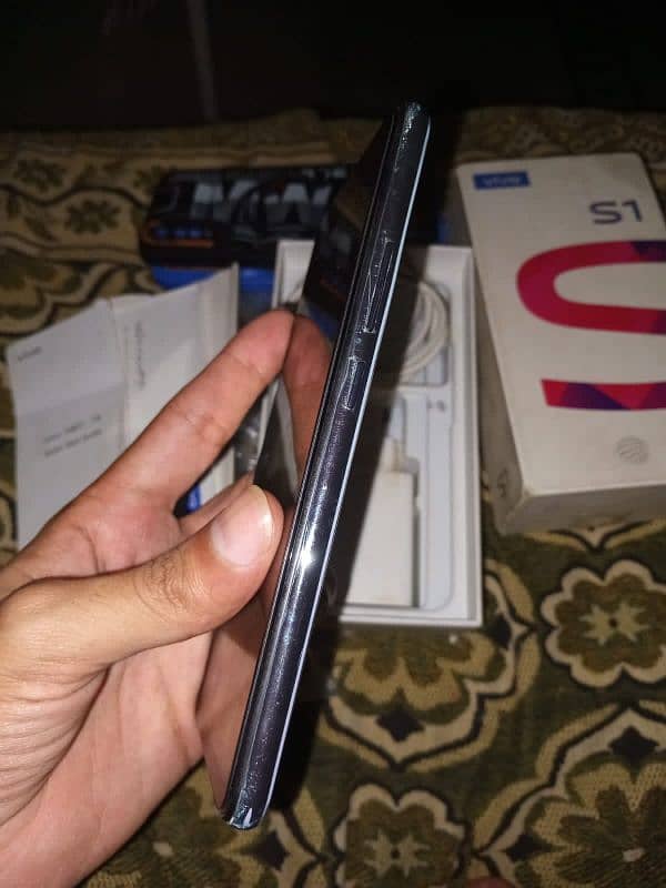 vivo s1 complete box no open no repair no any falt: 03094605917 1