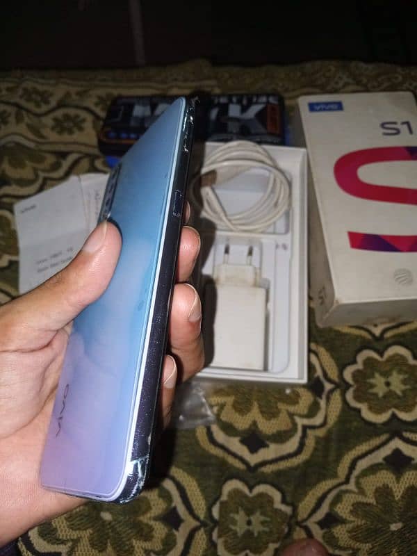 vivo s1 complete box no open no repair no any falt: 03094605917 2