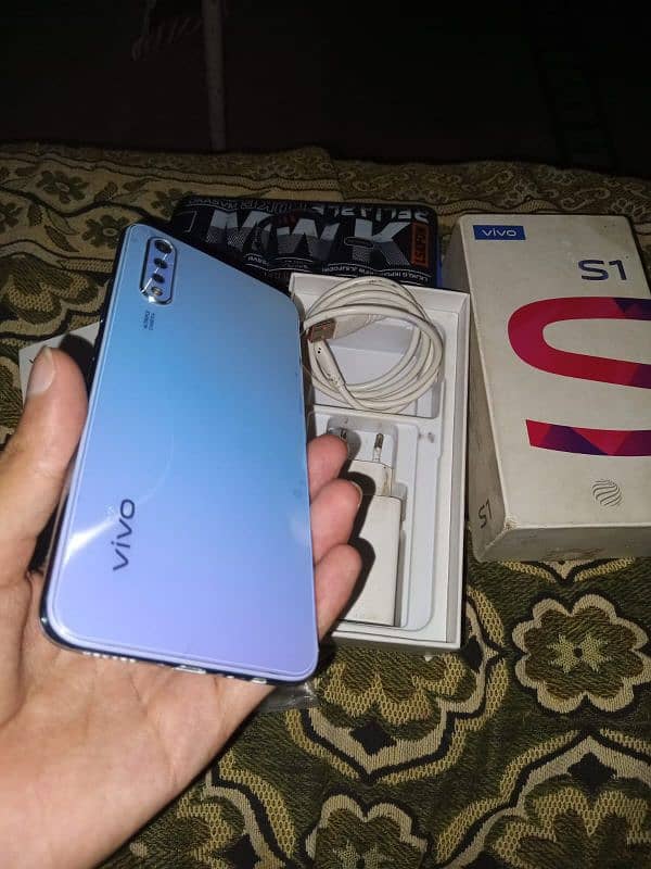 vivo s1 complete box no open no repair no any falt: 03094605917 7