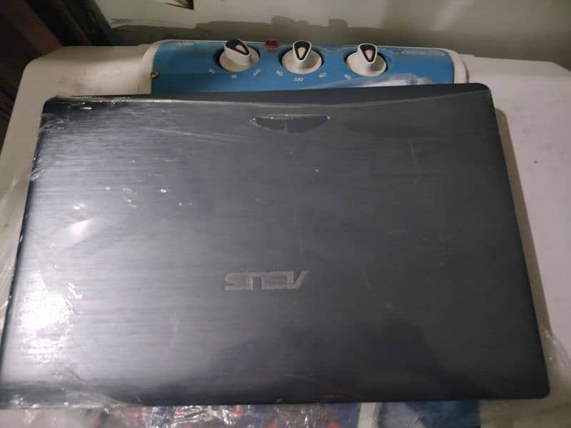 laptop for urgent sale plz call on this number 03216148368 is number 2