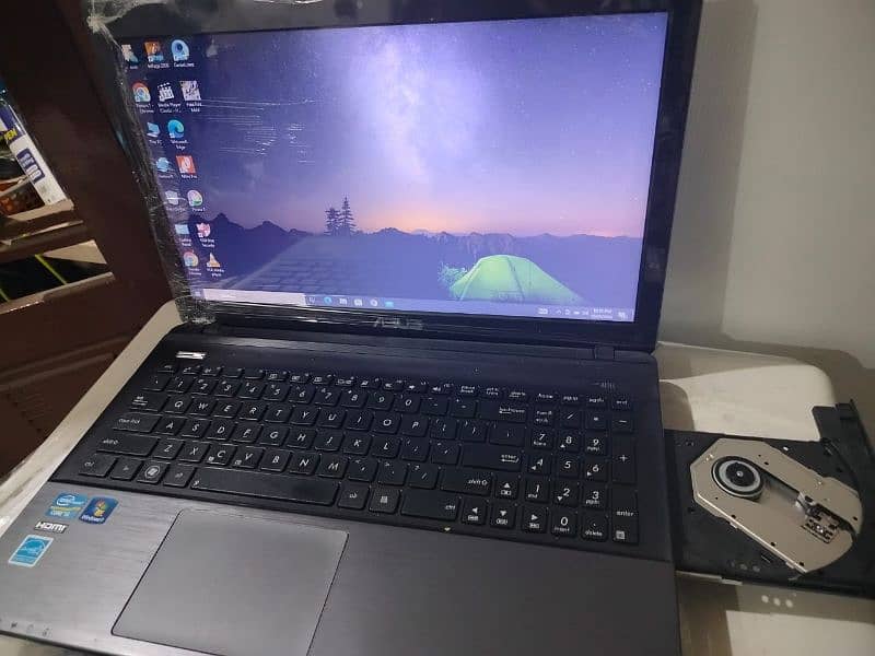 laptop for urgent sale plz call on this number 03216148368 is number 3