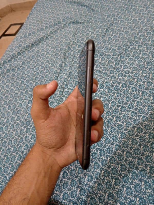 Iphone 11 Non PTA (With Box) 4