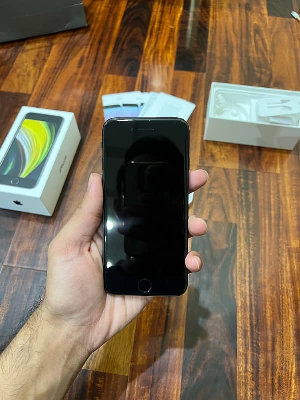 Apple iphone se 2020 128Gb PTA 2