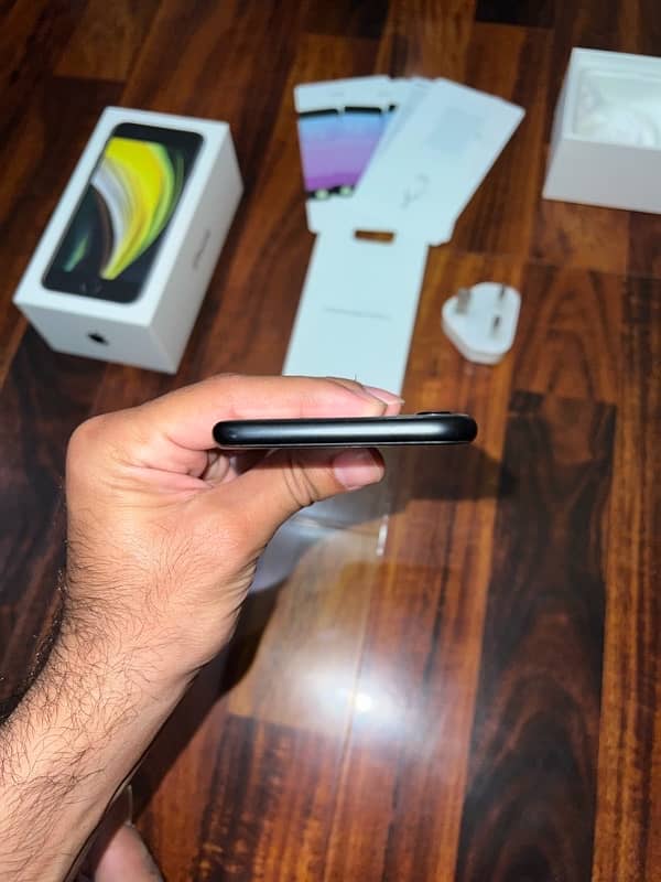 Apple iphone se 2020 128Gb PTA 5