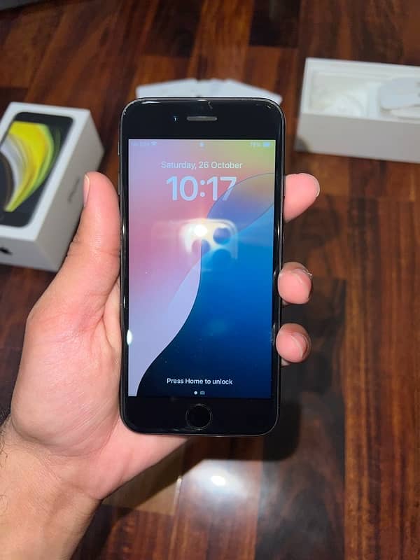 Apple iphone se 2020 128Gb PTA 7