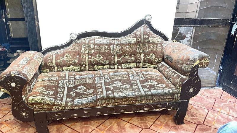 Dewan sofa urgent sell 1