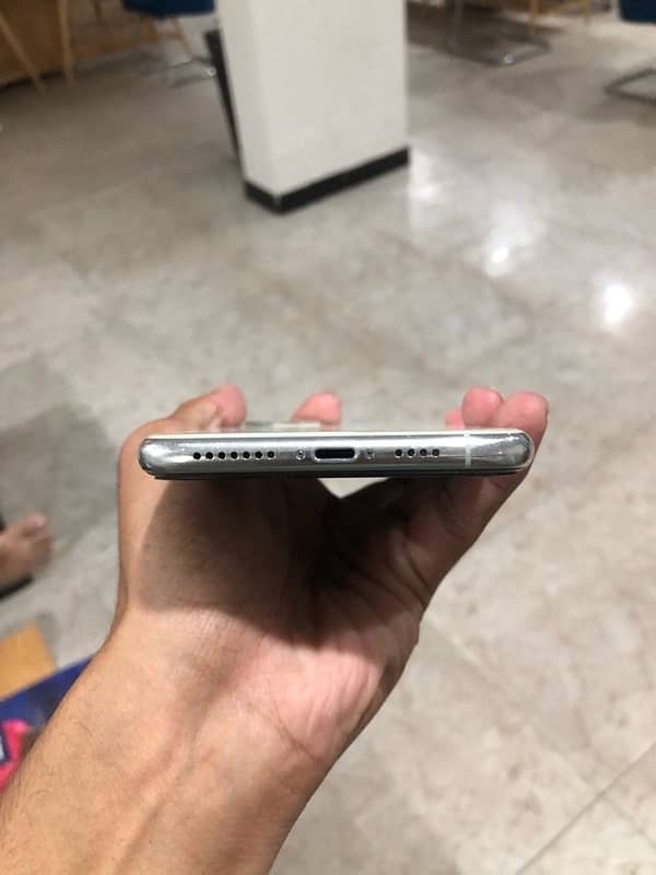 Iphone 11 pro max 4