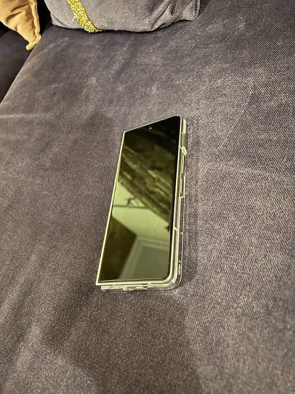 Samsung Galaxy Fold 5 | 256Gb | With Original Box and Cable 3