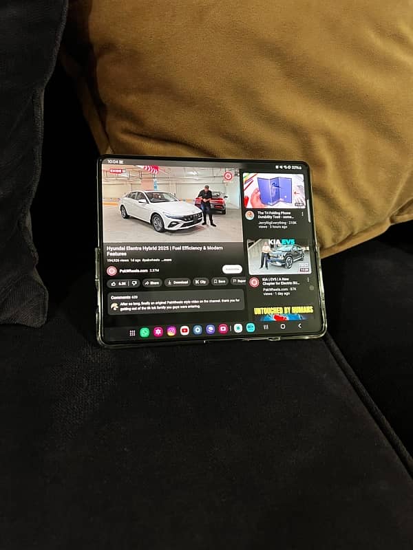 Samsung Galaxy Fold 5 | 256Gb | With Original Box and Cable 5