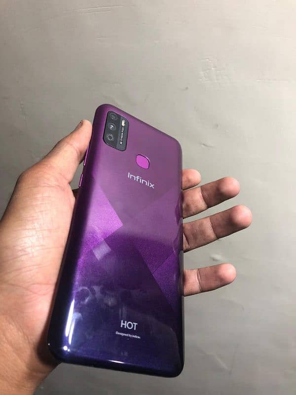 Infinix hot 9 play 2 32 with box 10 by 10 condition hai 2