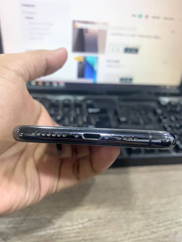 iphone xs max 4