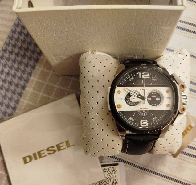 Diesel 5 Bar mens chronograph watch. Model DZ4631 0