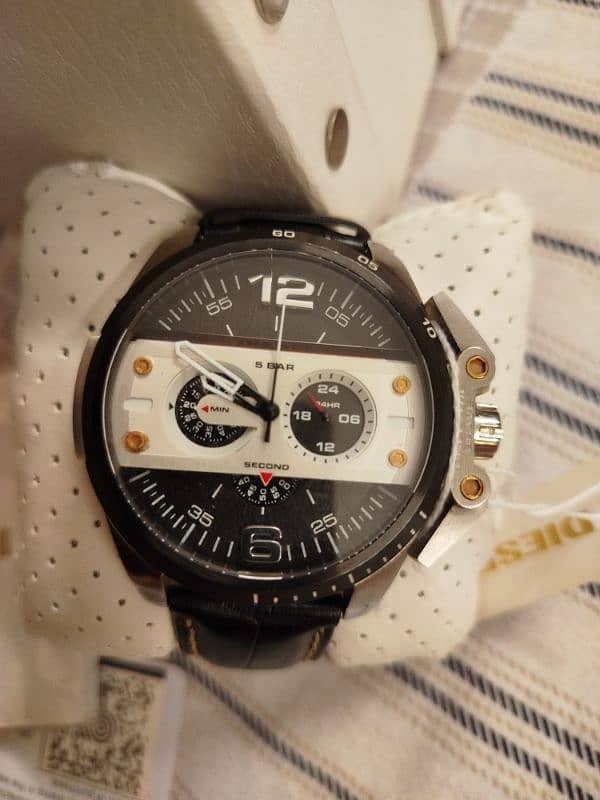 Diesel 5 Bar mens chronograph watch. Model DZ4631 1