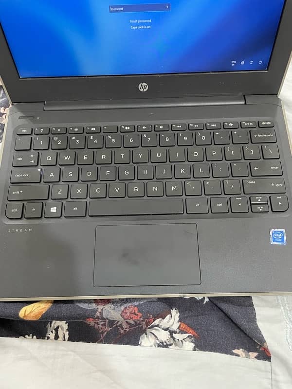 hp laptop chrome book 4 gb 2