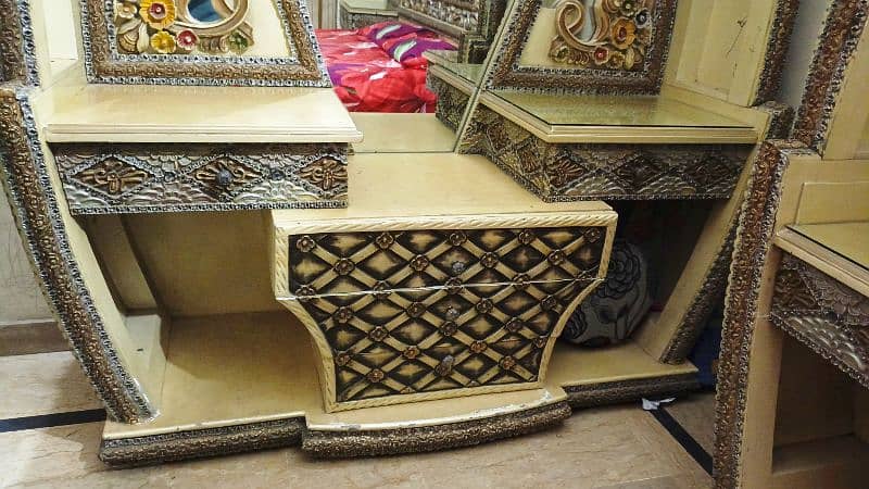 Bed and Dressing Table 10