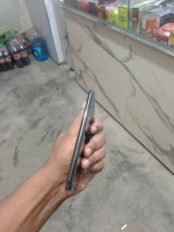 iPhone 11pro max non pta 4