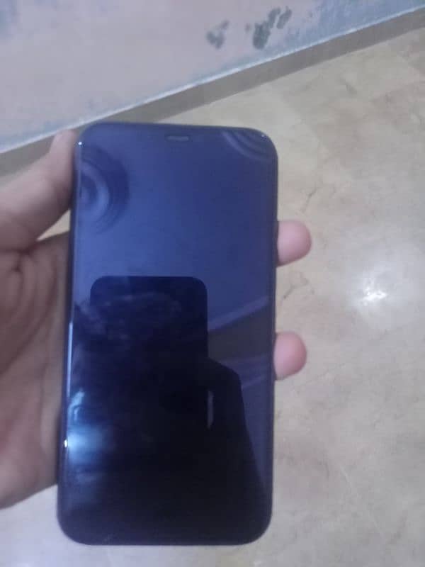 iphone 11 (10/10 condition 1