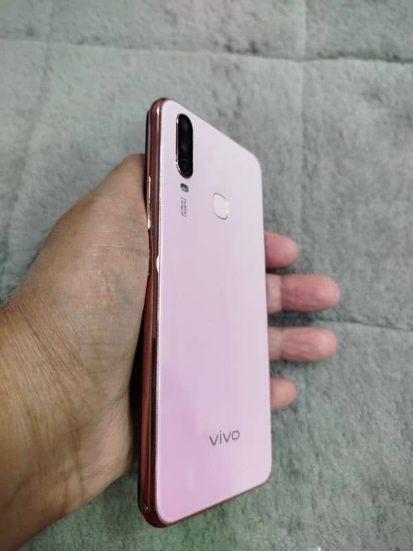 VIVO Y17 8+265 for sale with complete box 03334812233 2