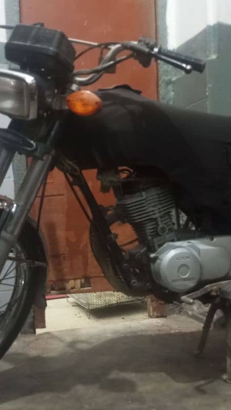 Honda 125 genuine condition complete documents no work required 2