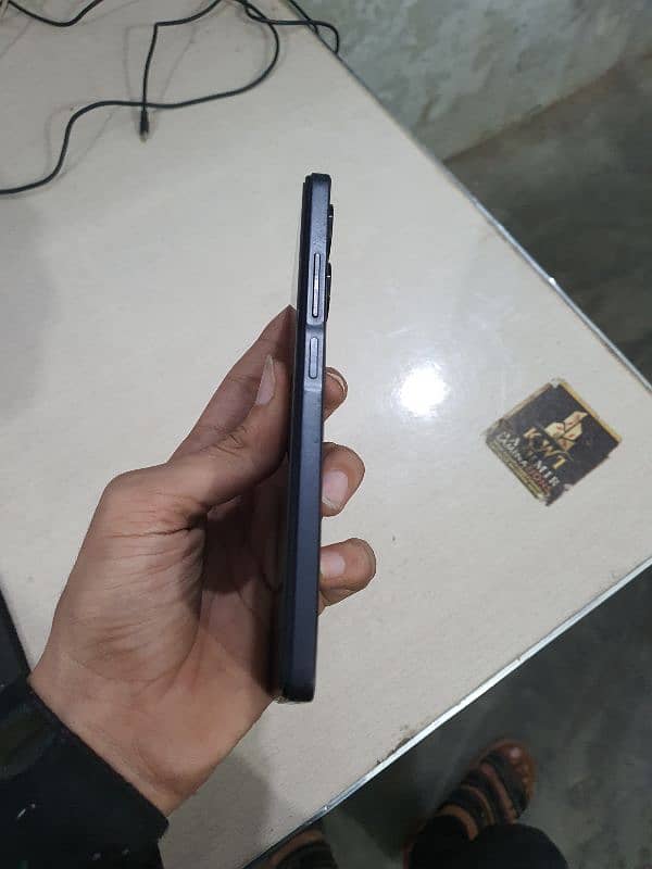 Infinix hot 30 4gb 128gb PTA Approved 5