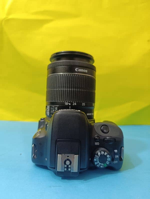 Canon 100D 10/10 with 18-55mm STM lens 0