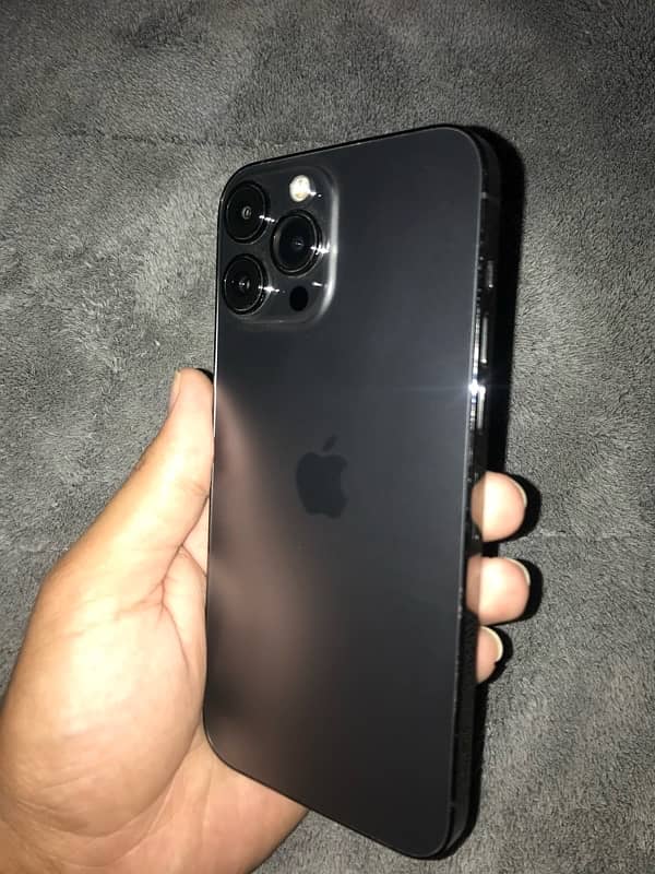 I phone 13 pro max non-pta used  with box and  cable 4